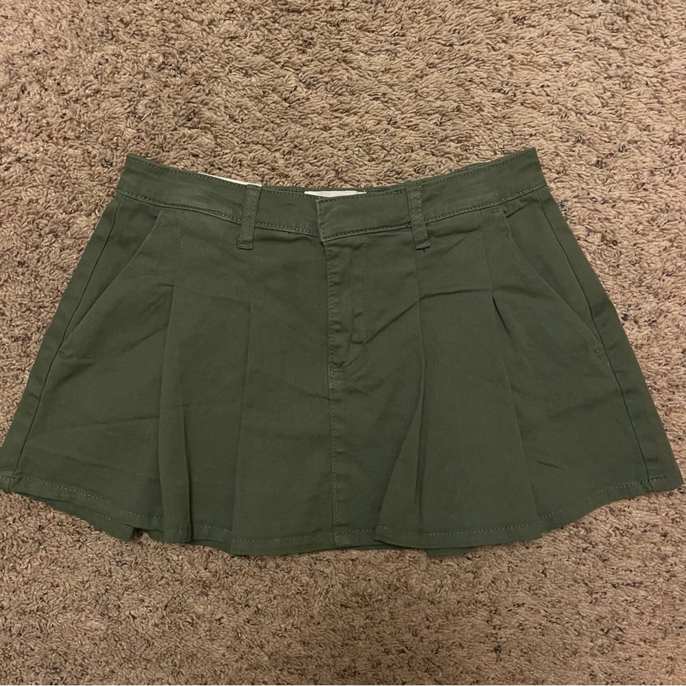 Khaki green mini pleated skirt